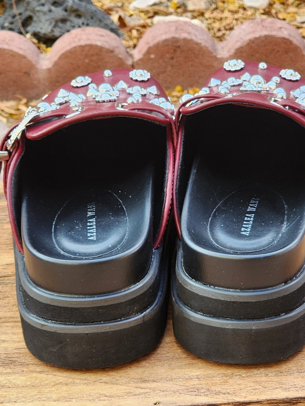 Azalea Wang Women's Swiftly Studded Burgundy Platform Clog with Buckle Size 6.5 - Picture 8 of 8